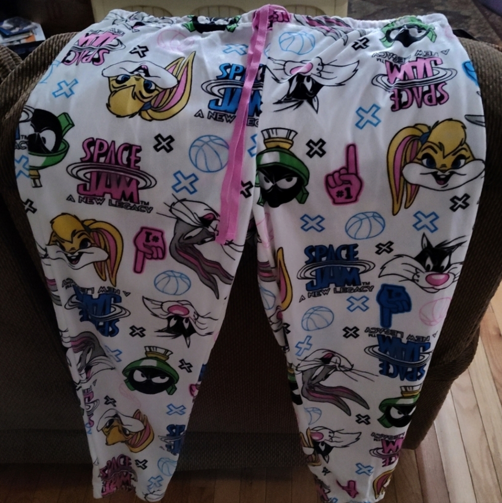 Space Jam - Picture 1 of 5